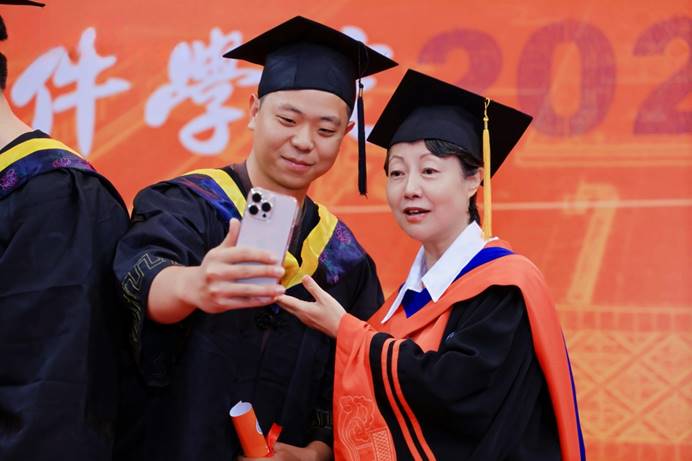 书记拨穗